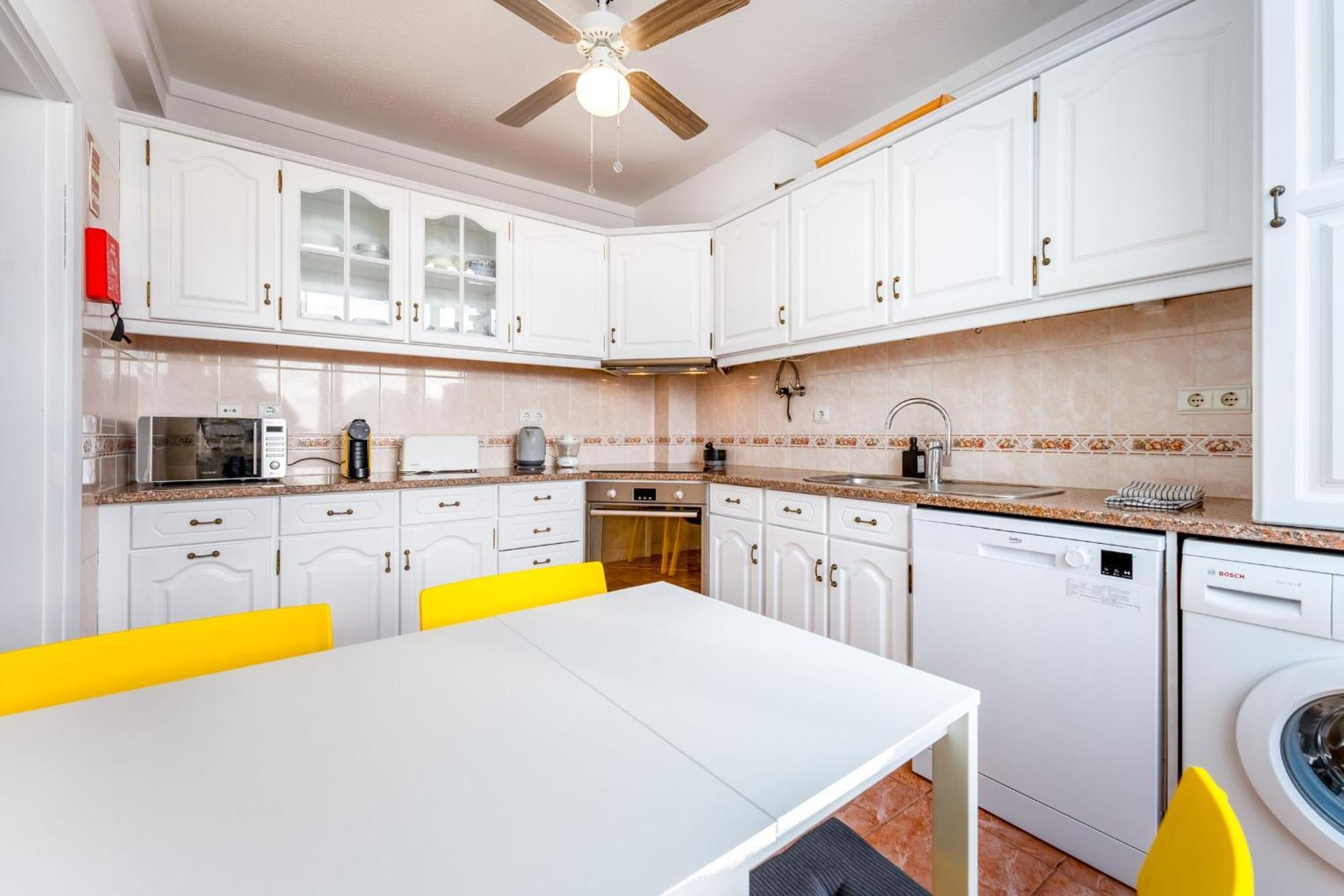 Comfy Flat W/ Rooftop Beach View By Lovelystay Burgau Eksteriør bilde