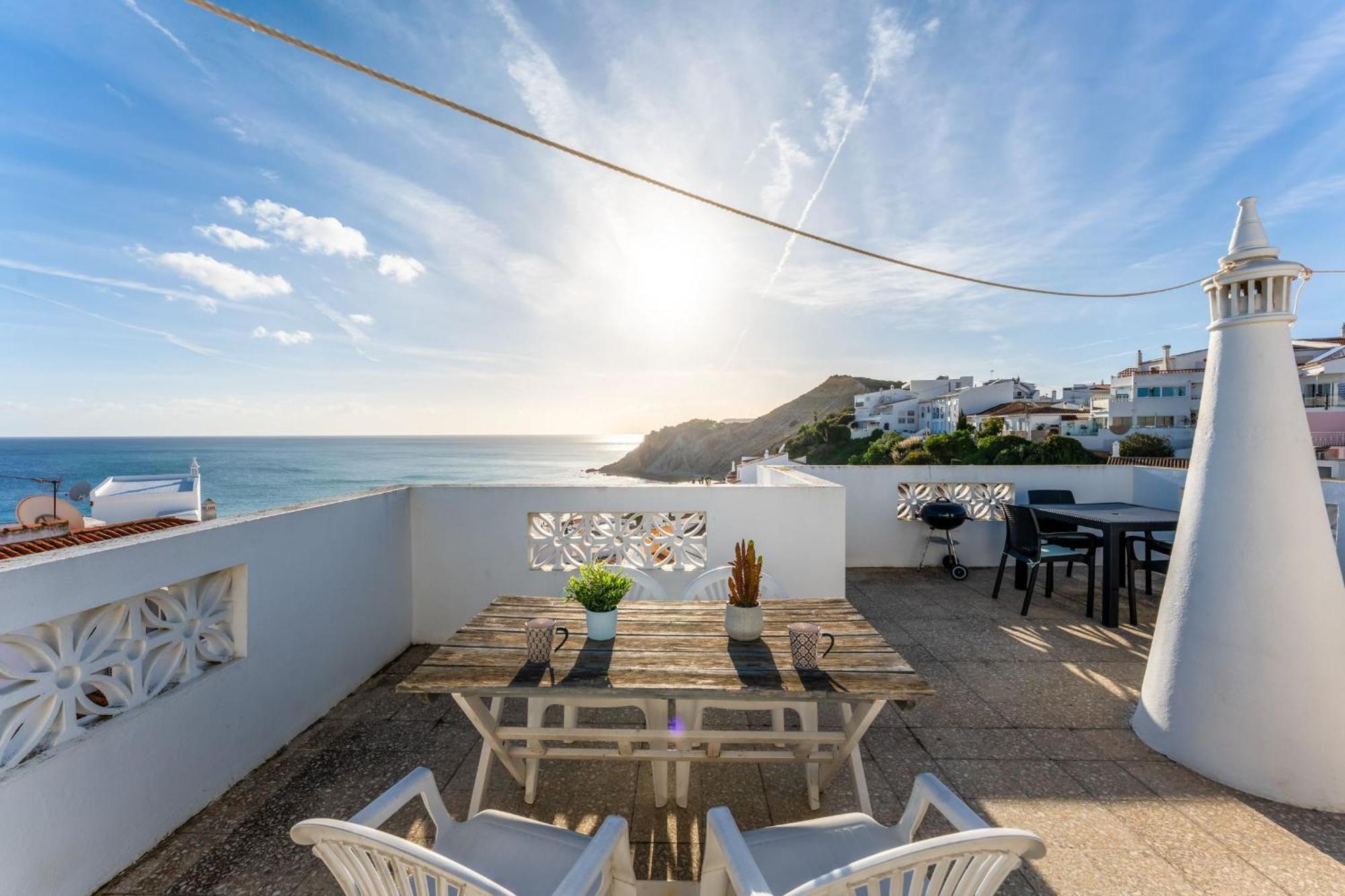 Comfy Flat W/ Rooftop Beach View By Lovelystay Burgau Eksteriør bilde
