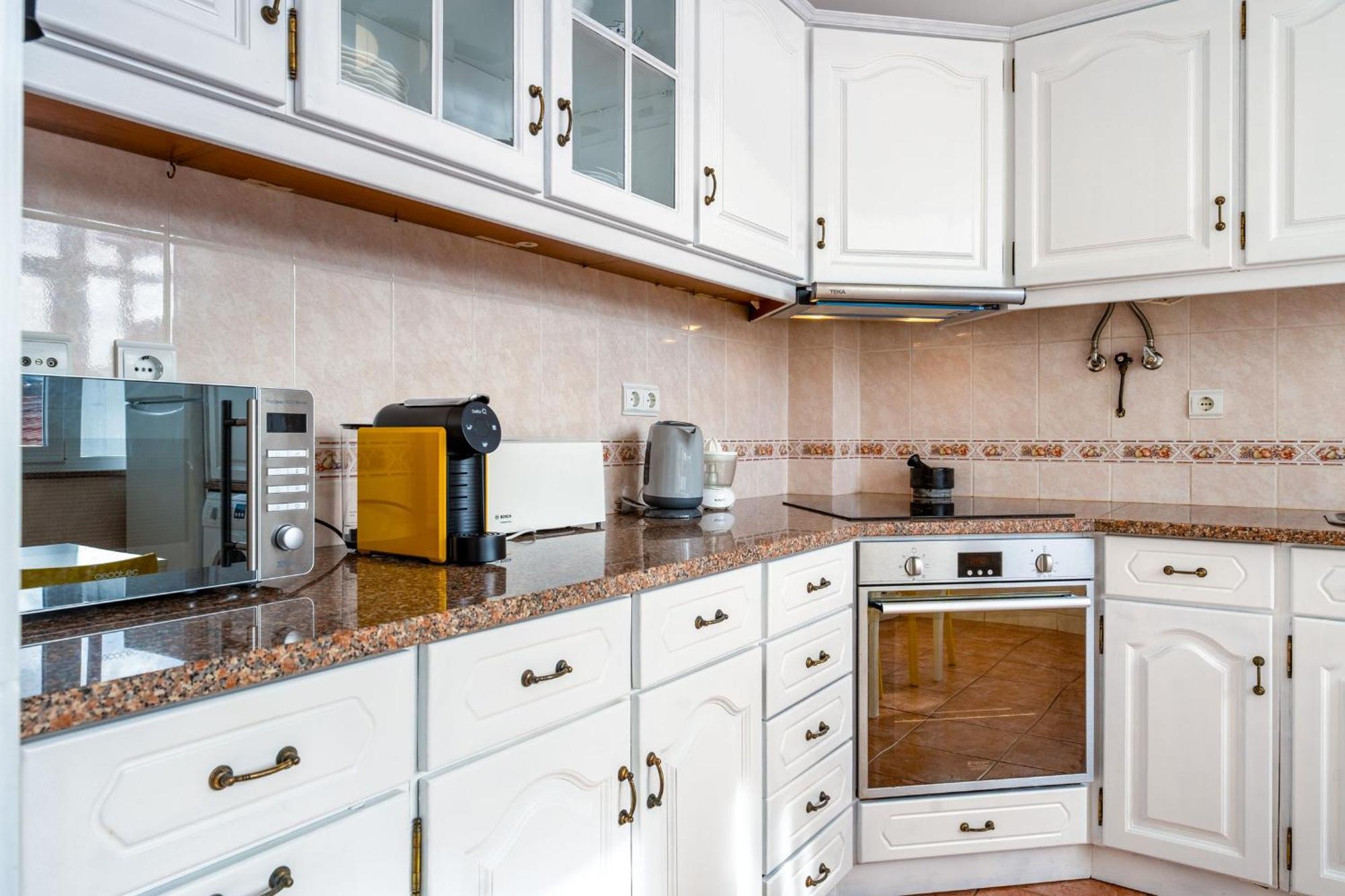 Comfy Flat W/ Rooftop Beach View By Lovelystay Burgau Eksteriør bilde