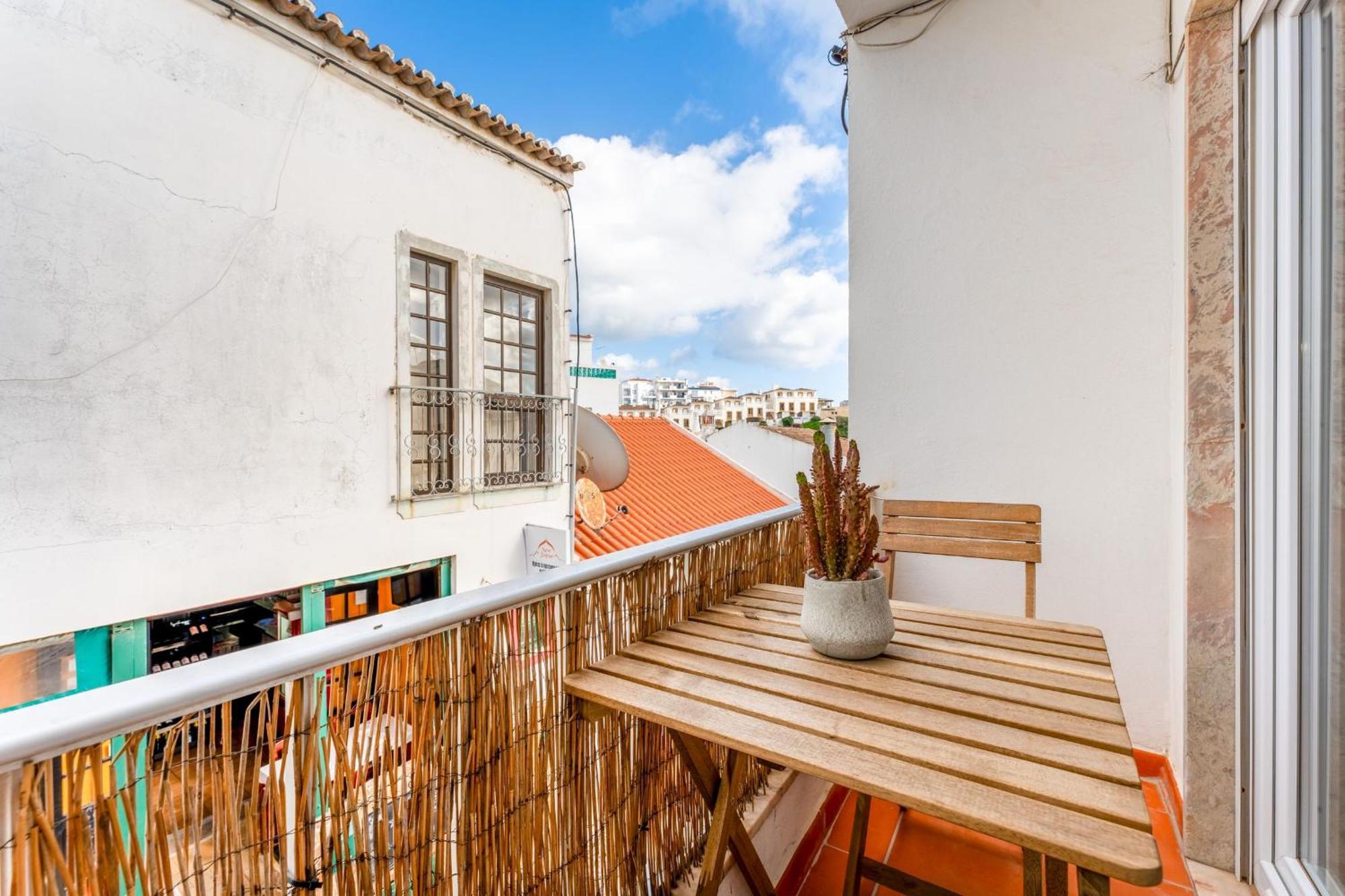 Comfy Flat W/ Rooftop Beach View By Lovelystay Burgau Eksteriør bilde