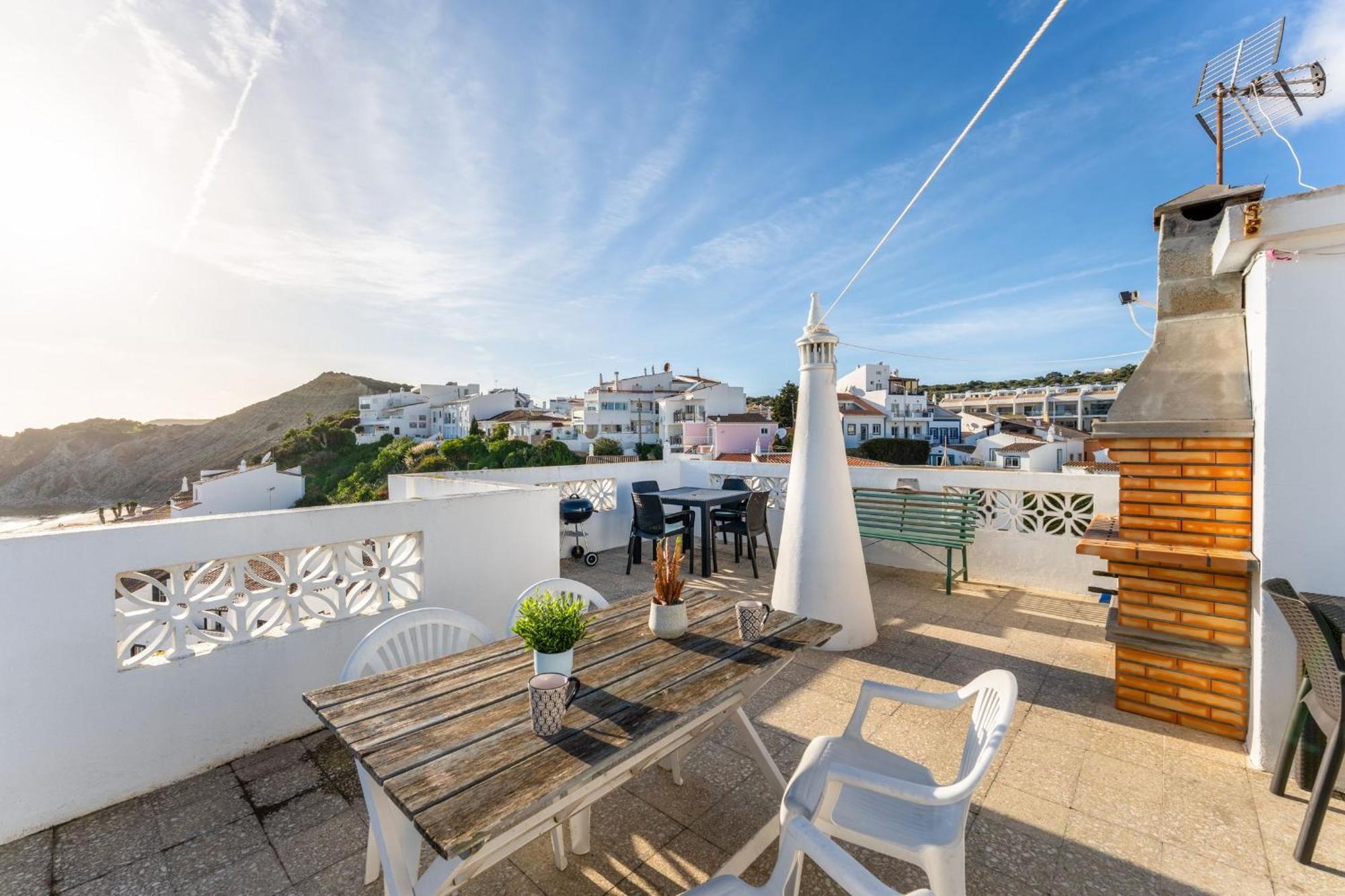 Comfy Flat W/ Rooftop Beach View By Lovelystay Burgau Eksteriør bilde