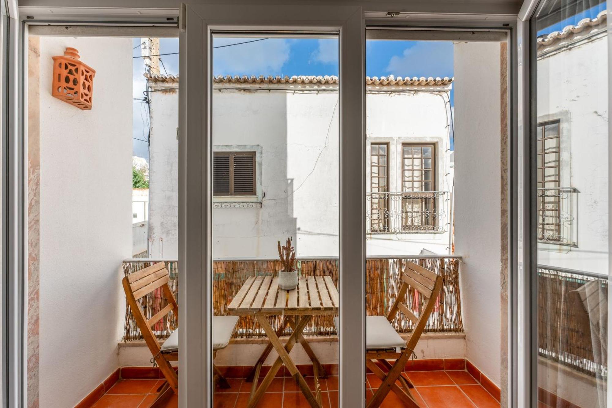Comfy Flat W/ Rooftop Beach View By Lovelystay Burgau Eksteriør bilde