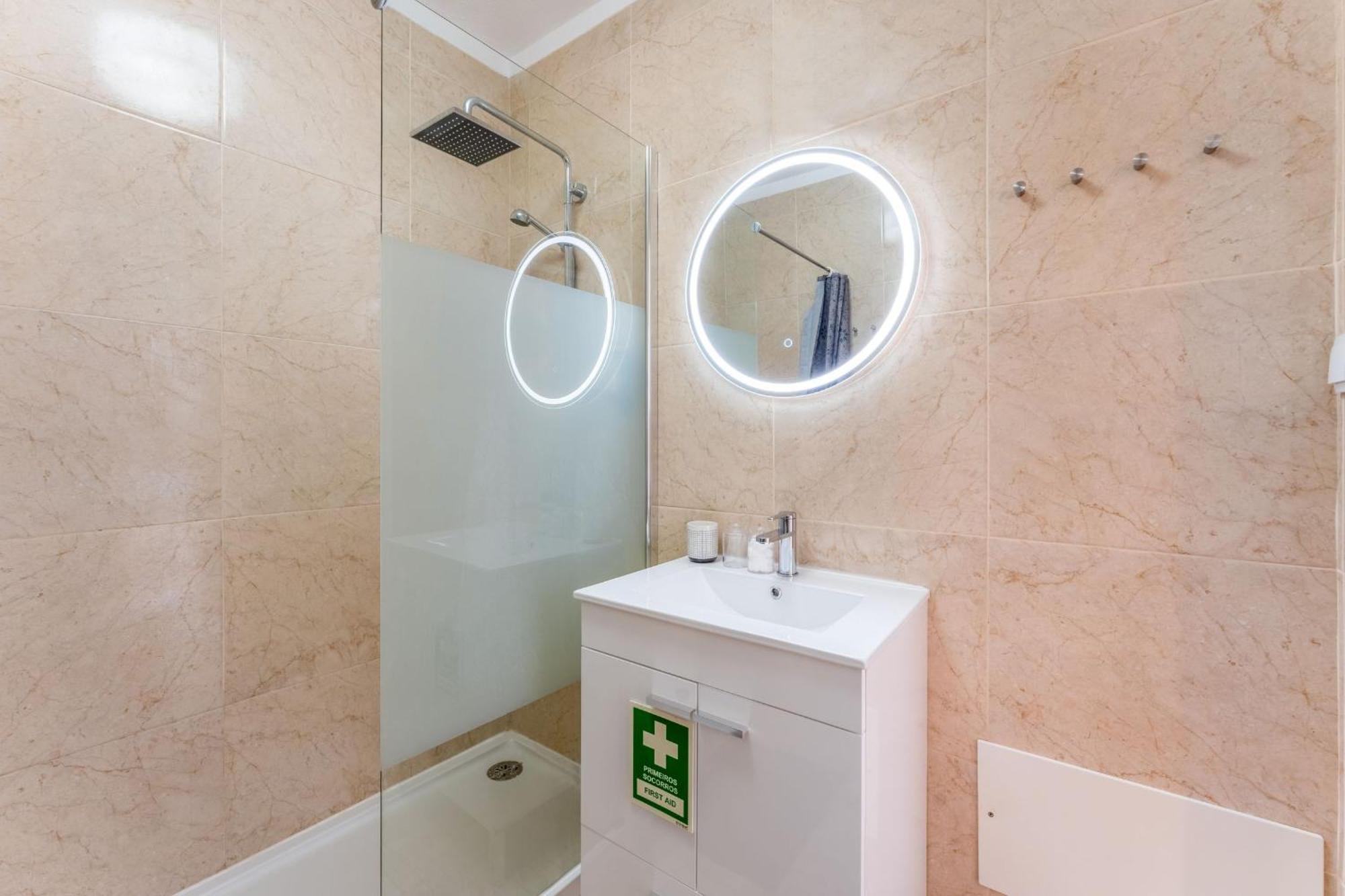 Comfy Flat W/ Rooftop Beach View By Lovelystay Burgau Eksteriør bilde